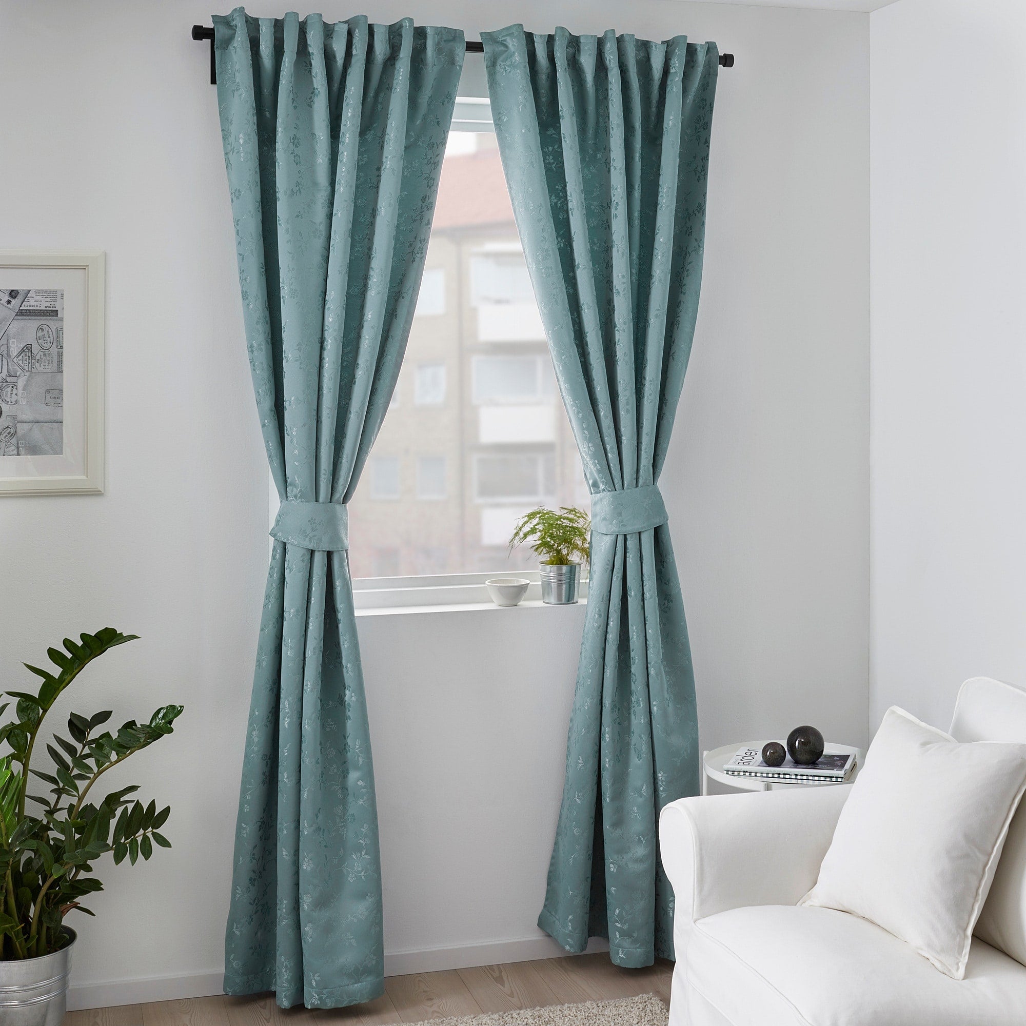 Curtain with Belt